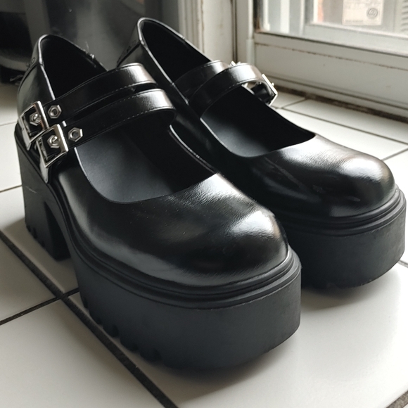 Call it spring platform heels - Picture 3 of 3